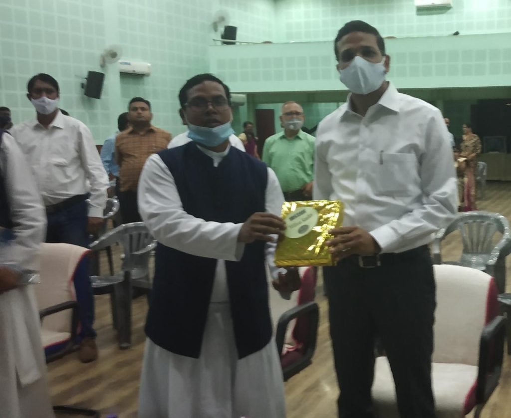 SXD Principal Rev. Fr. Sanjay Kerketta SJ symbolically handing-over the lot to the Ranchi D.C.